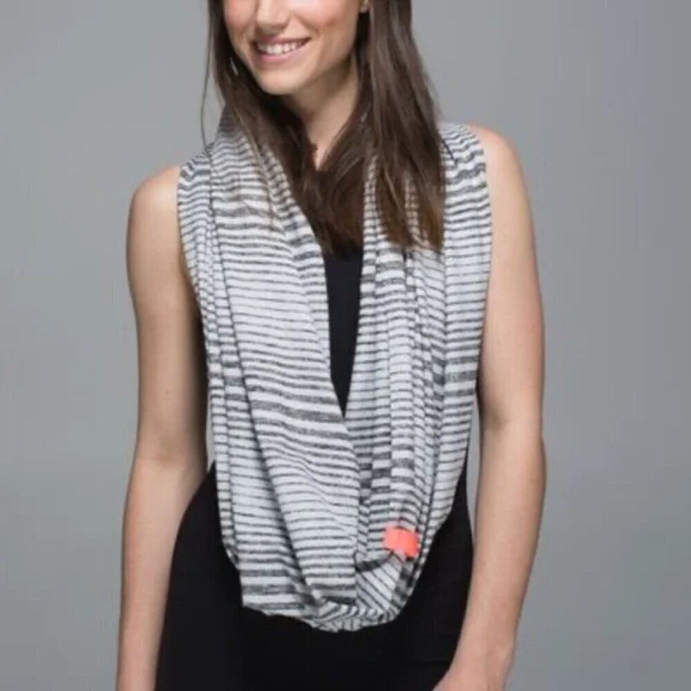 Lululemon Customizable Snap Vinyasa Shawl Scarf in Rulu Grey Stripe